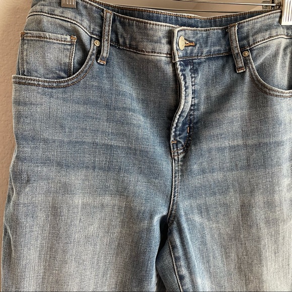 CHICO’S So slimming girlfriend slim leg crop w/ embroidered - Picture 6 of 13